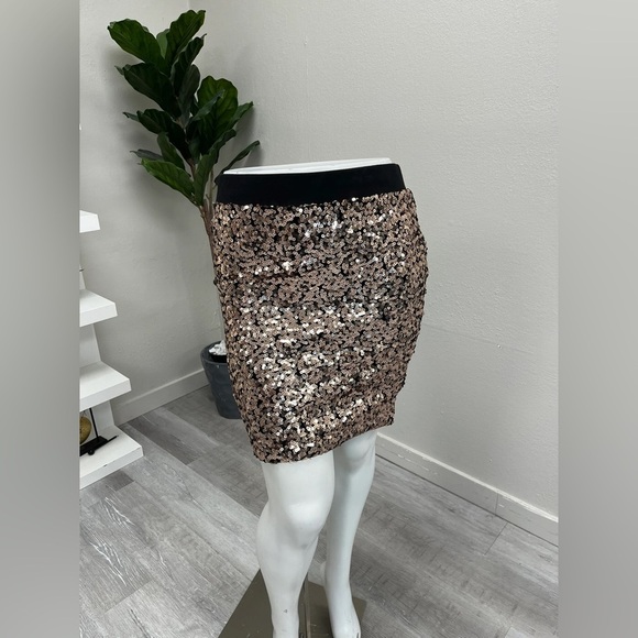 0 Torrid Black and Gold Sequin Midi Skirt - Picture 2 of 6